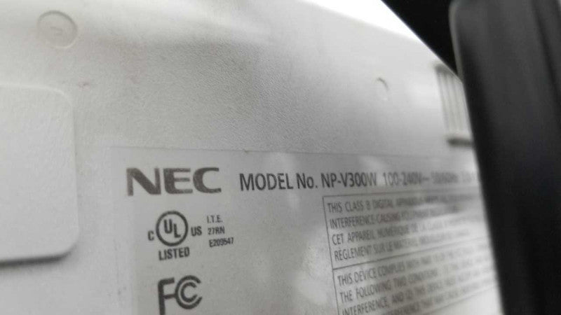 NEC NP-V300W projector / hdmi / 3000 lumens / 84% Life remaining #