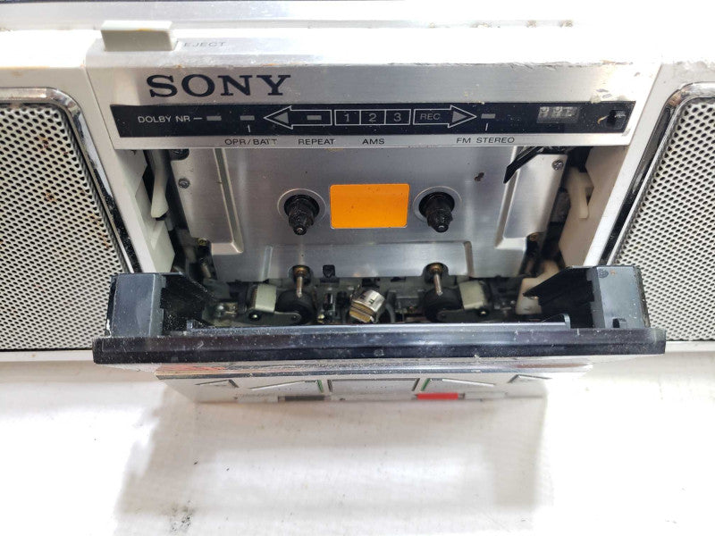Sony CFS-F11 RADIO CASSETTE [