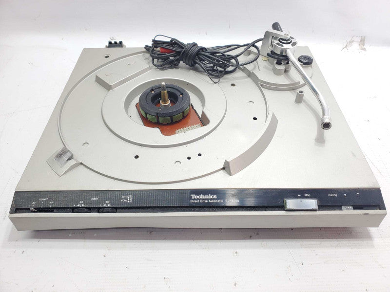 Technics SL-3200 Record Player |