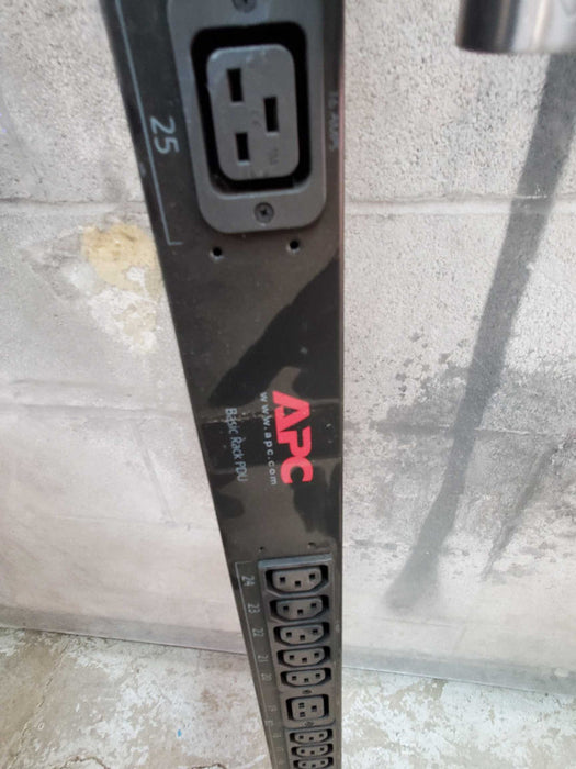 APC Basic Rack PDU AP7568 |