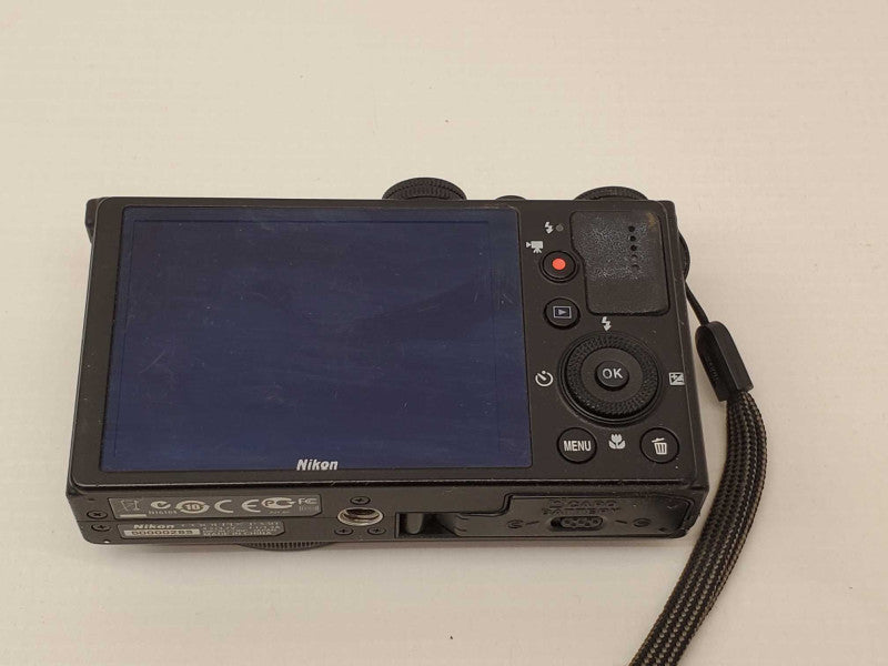 Nikon Coolpix P330 12.2 MP Digital Camera |