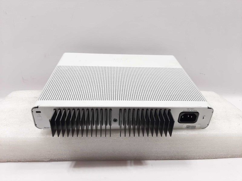 CISCO WS-C2960C-8PC-L - 8-Port 10/100 2x Gigabit PoE Series, FACTORY RESET ~