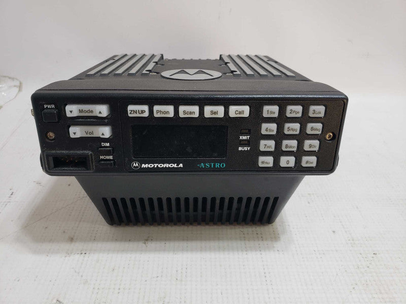 Motorola XLT5000 M20URS9PW1AN Digital Radio with Stander [