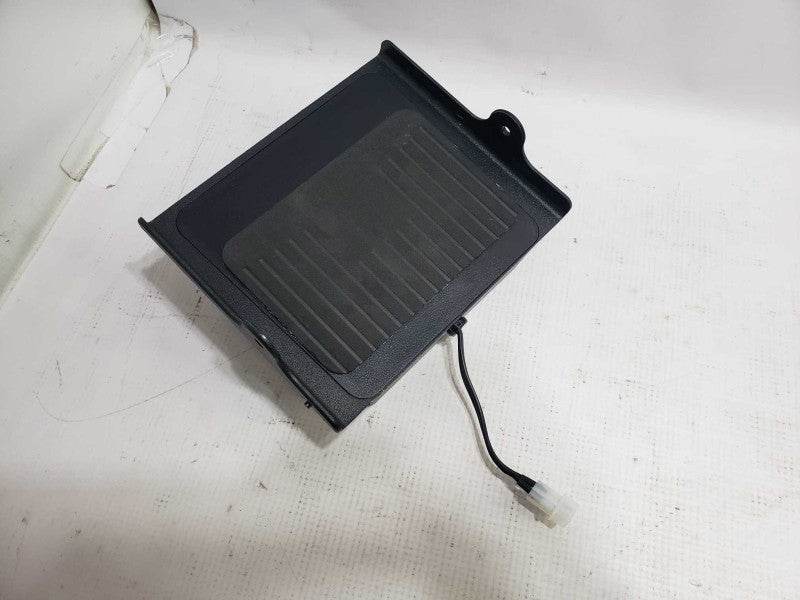 Motorola XLT5000 M20URS9PW1AN Digital Radio with Stander [