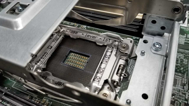 HP Proliant DL380p Gen8 barebone / no HDDS / no CPUS / no ram / no PSU #
