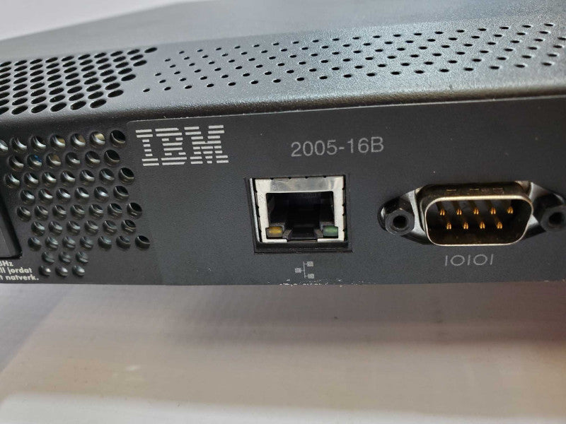IBM SAN Switch System Storage SAN16B-2 16 active ports - 2005-B16 Incl. 10xSFP (