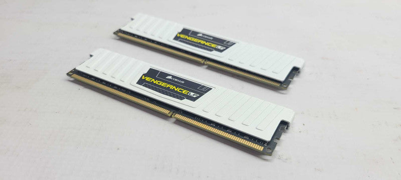 Kit of Corsair Vengeance LP 8GB (2x4GB) 1600MHz CL9 Gaming Memory White