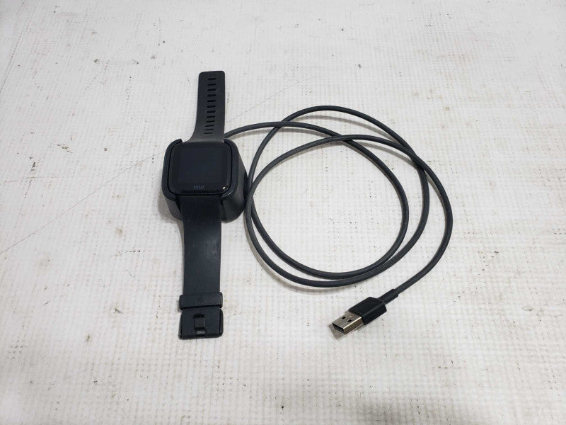 Fitbit Versa Fitness Smartwatch Pink FB504 with Charger [
