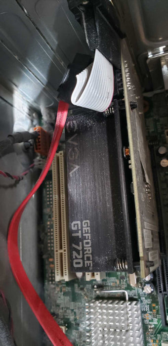 Lenovo E30 workstation Xeon E3-1230 @ 3.20ghz / 4gb ram / GT 720 GPU #