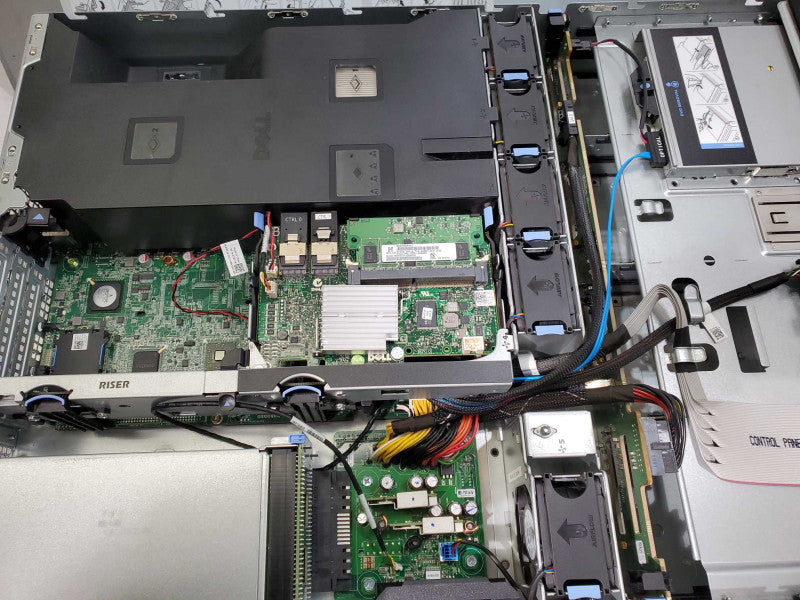 DELL PowerEdge R515,1x heatsink, No Ram, No HDD, 2x PSU, 8x 3.5\\" Bays )