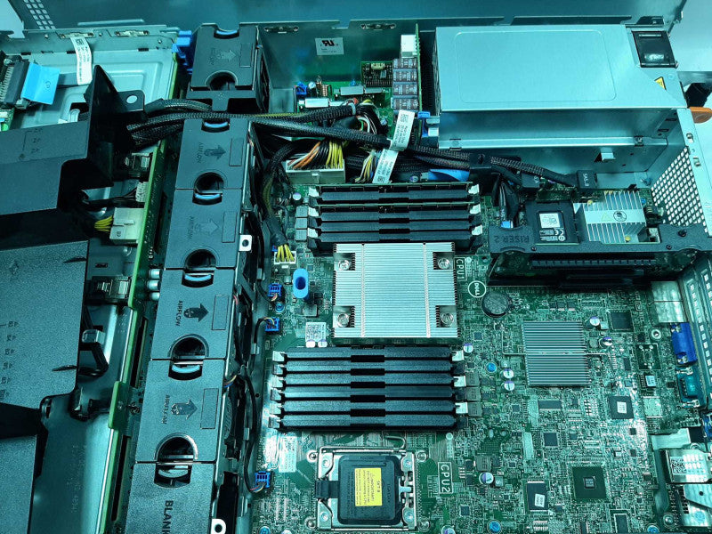 Dell PE R520, 1x Xeon E5-2440 2.4GHz 6C/32GB, NO RAID/HDDs, 3.5\\" ~
