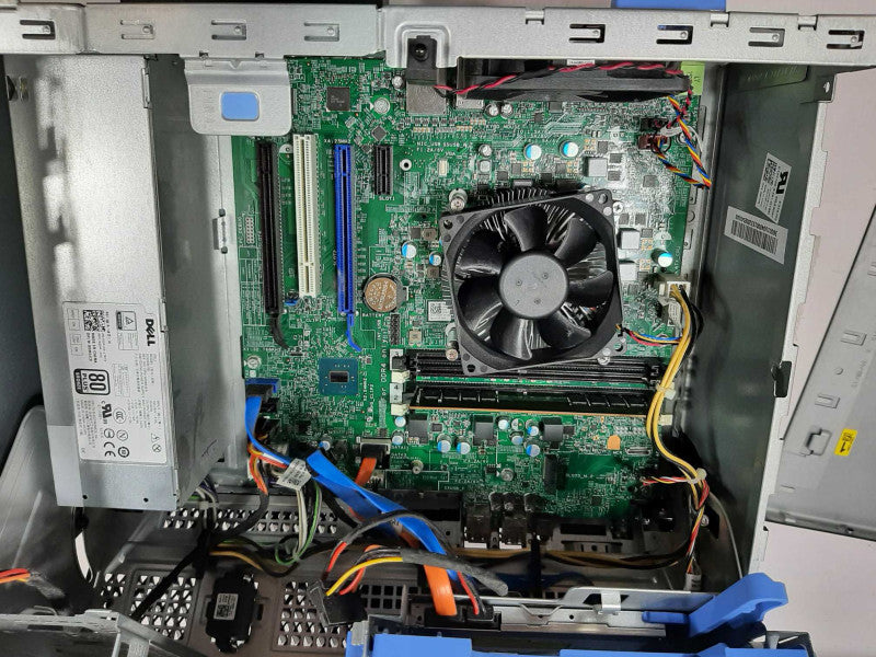Dell OptiPlex 7040 MT, i7-6700 3.4GHz QC/8GB DDR4, NO HDDs ~