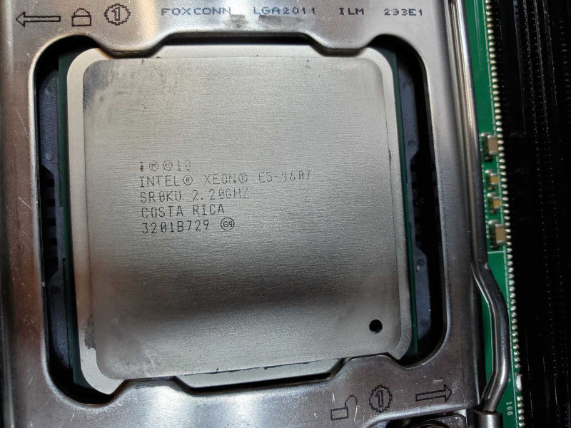 Supermicro Server CSE-828 2x Xeon E5-4607 @ 2.2 GHz 32GB 6x 3.5\\" No HDD (
