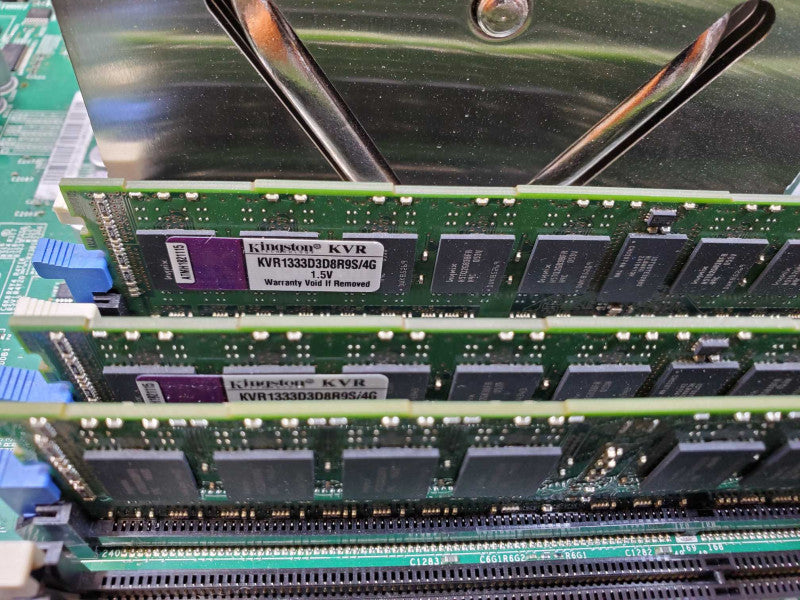 Supermicro Server CSE-828 2x Xeon E5-4607 @ 2.2 GHz 32GB 6x 3.5\\" No HDD (
