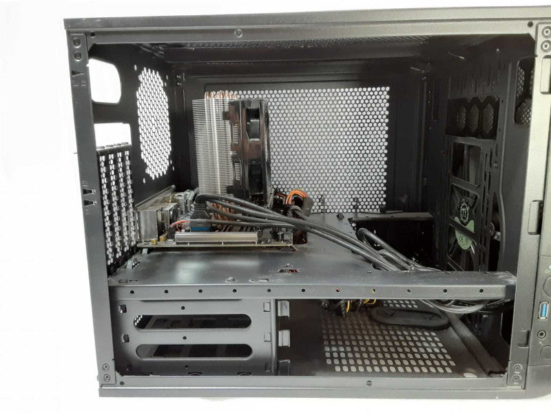 Custom/Gibabyte PC, Core I5-7500 3.4GHz, 8GB DDR4, No HDD/Caddies _