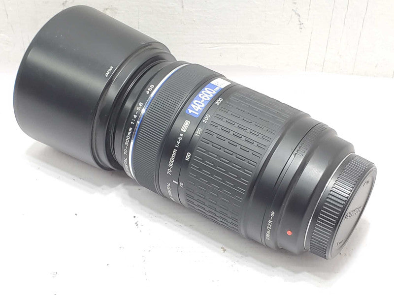 Olympus ED 70-300mm 1:4-5.6 140-600mm Equivalent with Lens Hood LH-61E |