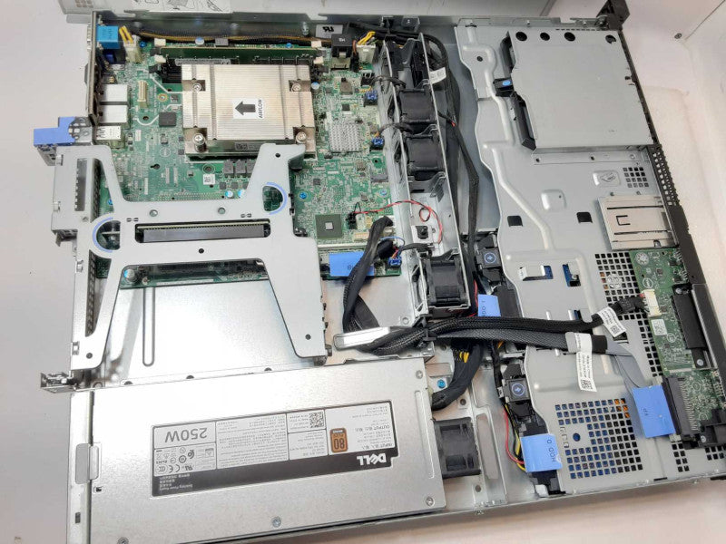 Dell powerEdge R230, Xeon E3-1220v5 3.0GHz, 0GB DDR4, No RAID, 3.5\\" _