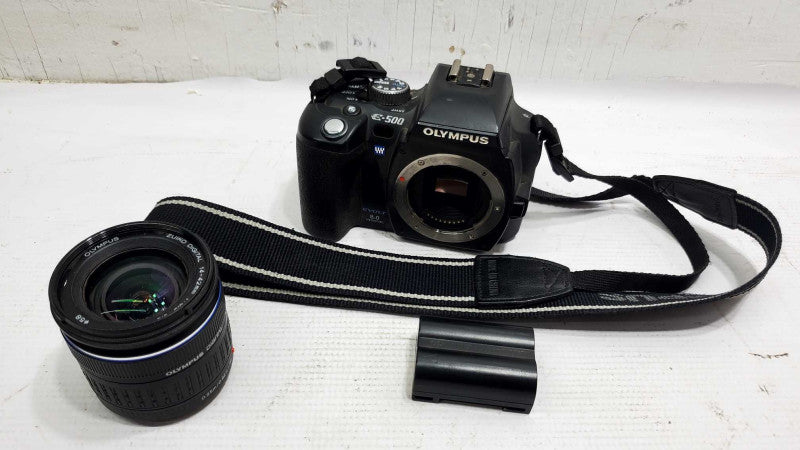 Olympus E-500 8.0MP Digital Camera Base with 14-42mm Wide Angle Lens |
