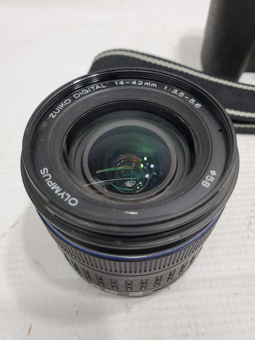 Olympus E-500 8.0MP Digital Camera Base with 14-42mm Wide Angle Lens |