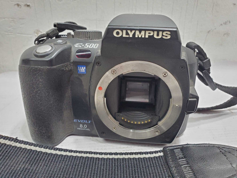 Olympus E-500 8.0MP Digital Camera Base with 14-42mm Wide Angle Lens |