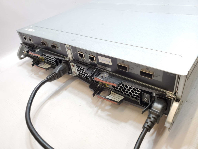 NetApp NAJ-1001 Disk Array 24x 2.5\\", 2x PSU, 2x IOM6 Controllers (