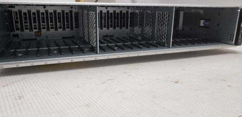 NetApp DS2246 NAJ-1001 Disk Array 2x Controllers 111-01070 IOM6 / 2x PSU #