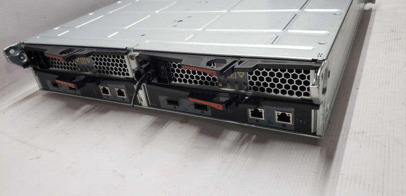 NetApp DS2246 NAJ-1001 Disk Array 2x Controllers 111-01070 IOM6 / 2x PSU #