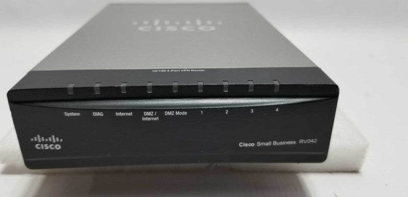 Cisco RV042 4-Port 10/100 Wired Router=
