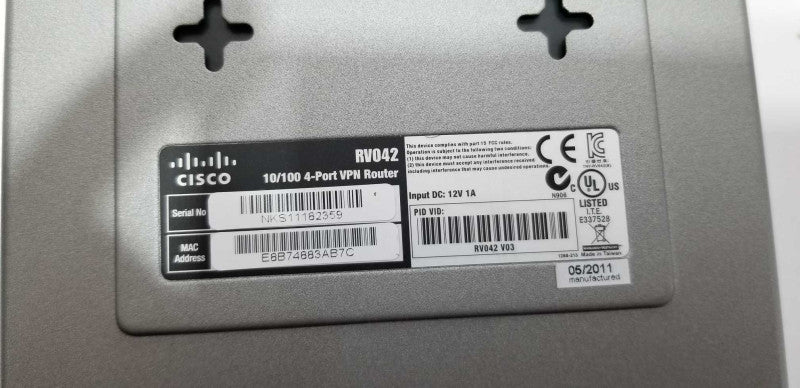Cisco RV042 4-Port 10/100 Wired Router=