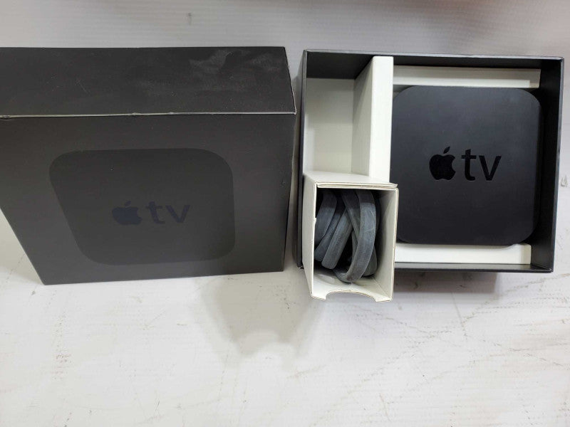 Apple TV 3rd Generation Streamer 1080P A1469 w/ Remote & Power cord )