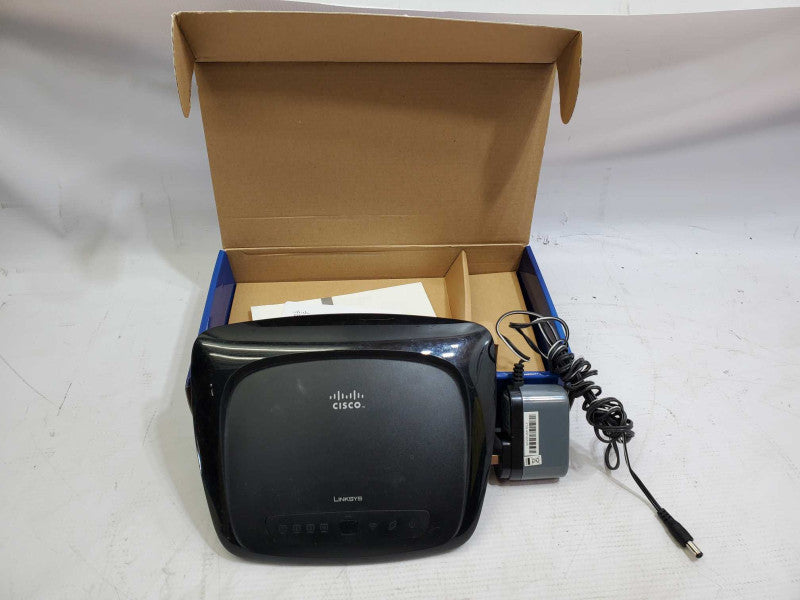 Cisco Linksys SE2800 8 Port Gigabit Ethernet Switch w/ Power cord )