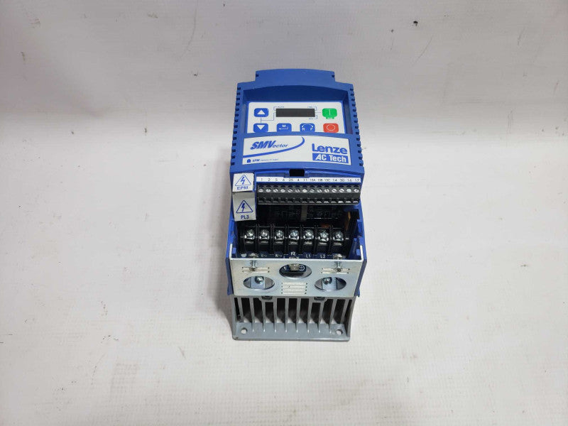 ESV152N06TXB 600V AC TECH LENZE STANDARD INVERTER DRIVE [