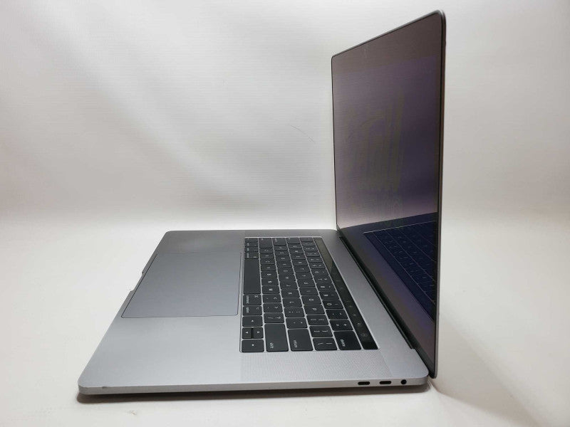 Apple Macbook Pro 15â 2016 Core i7-6700HQ @ 2.6 GHz 16GB 256SSD Radeon 450 2GB (