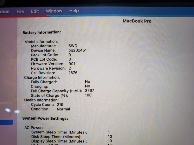 Macbook Pro 2018 13\\" w/ Touch Bar Core i7-8859U @ 2.7 GHz 16GB 250GB SSD (