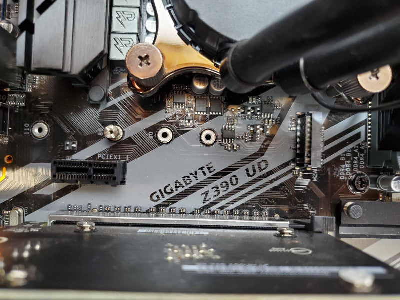 Custom PC Gigabyte Z390 UD Core i9-9900K @ 3.6 GHz 16GB DDR4 PSU 80+ Gold WC (