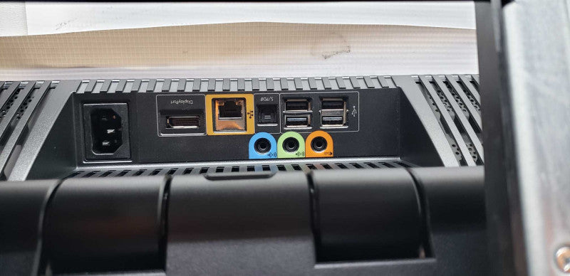 HP Z1 G2 AiO Workstation Xeon E3-1246 V3 @ 3.50ghz / 8gb ram / quadro K2100m #