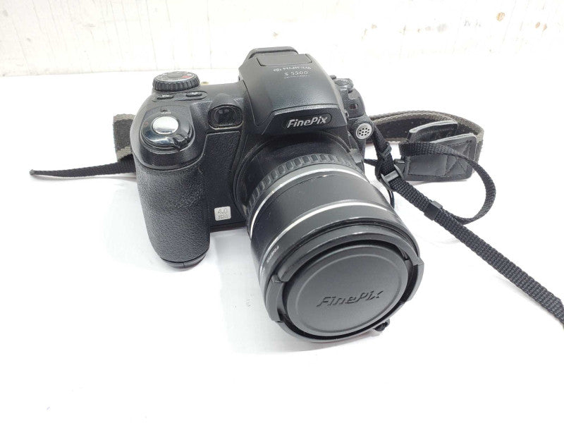 Nikon Finepix S5500 Digital Camera 4.0MP (AS IS) |