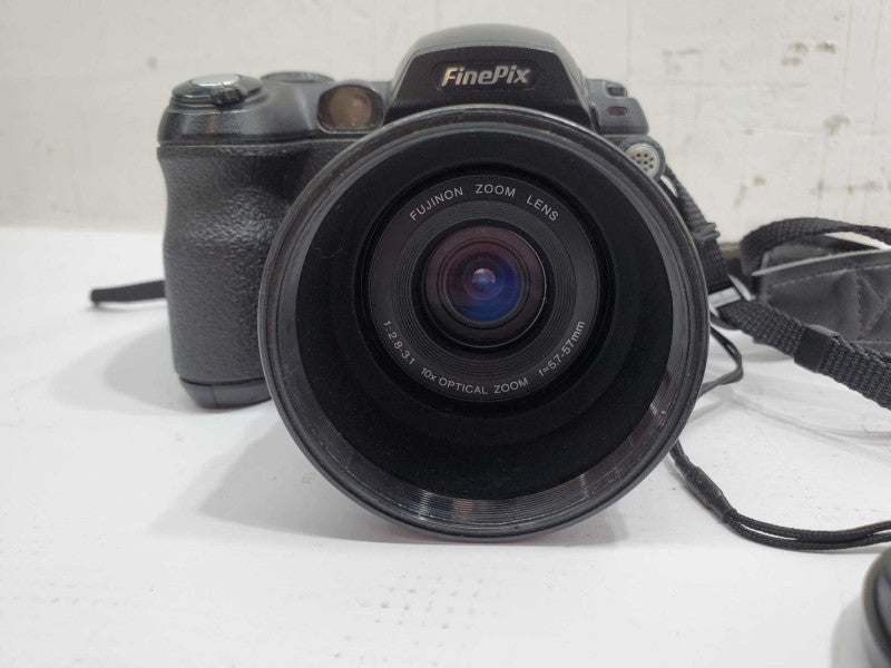 Nikon Finepix S5500 Digital Camera 4.0MP (AS IS) |