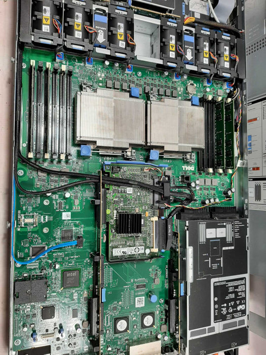 Dell PowerEdge R610 Server 2x XEON E5504 2.0GHZ QC/8GB, PERC 6/i,NO HDD 2xPSU ~