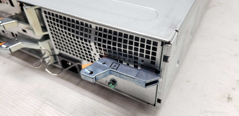 EMC2 SAE 24x 2.5\\" slot Drive array / 2x 6gbps controllers / 2x PSU / SEE NOTES #