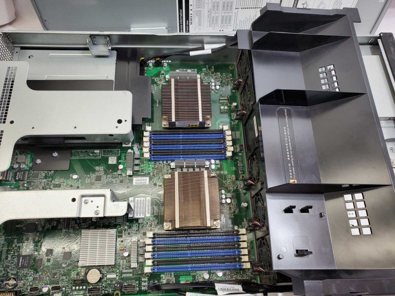 Lenovo ThinkServer RD440 Barebone 2x Xeon E5-2420 v2 @ 2.20GHz No RAM 2x PSU )