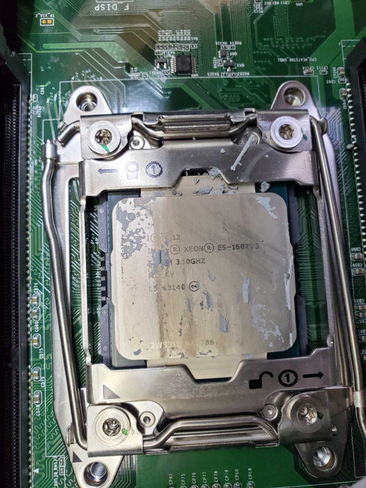 Dell Precision Tower 5810 Barebone E5-1607v3 @3.10GHz No RAM NVS No HDD )