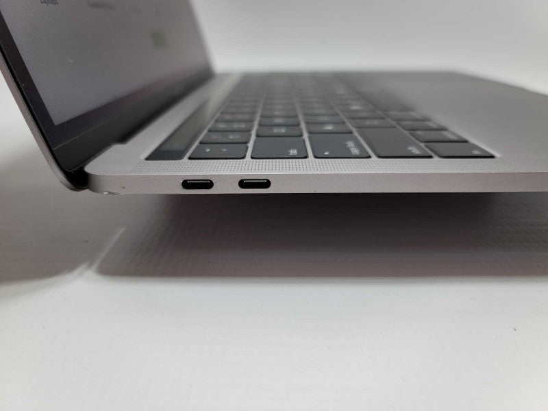 MacBook Pro 13-inch 2018 TouchBar i7 CPU @ 2.7Ghz 16GB RAM & 256GB Storage  -