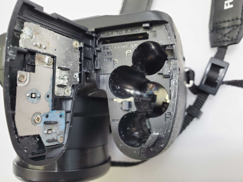 Fujifilm FinePix S2980 14.0MP 18x Digital Camera for Parts )