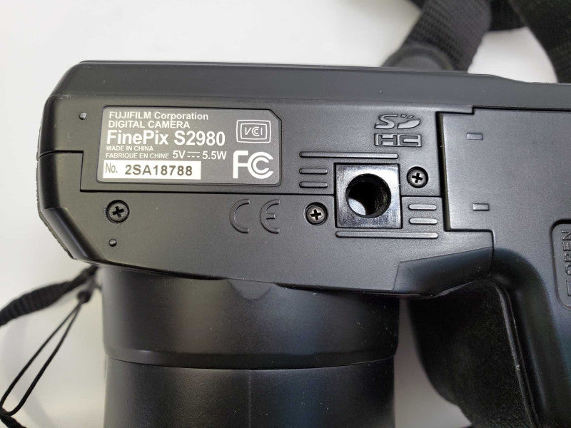 Fujifilm FinePix S2980 14.0MP 18x Digital Camera for Parts )