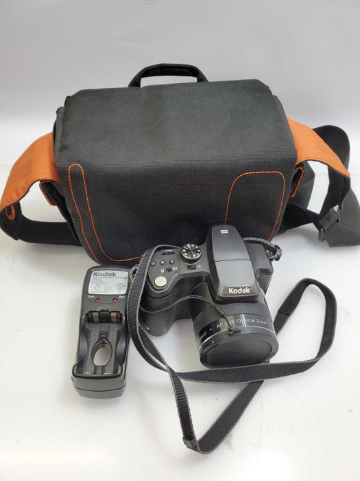 Kodak EasyShare Z981 14.0MP Digital Camera w/ Battery Charger & Bag )