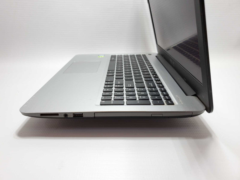 Asus X556U Core i7-7500 @ 2.7 GHz 8GB 700GB HDD GeForce 940MX 2GB (