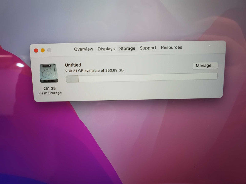 Macbook Pro 2017 15\\" Core i7-7700HQ @ 2.8GHz 16GB 250GB SSD Radeon 2 GB *READ* (