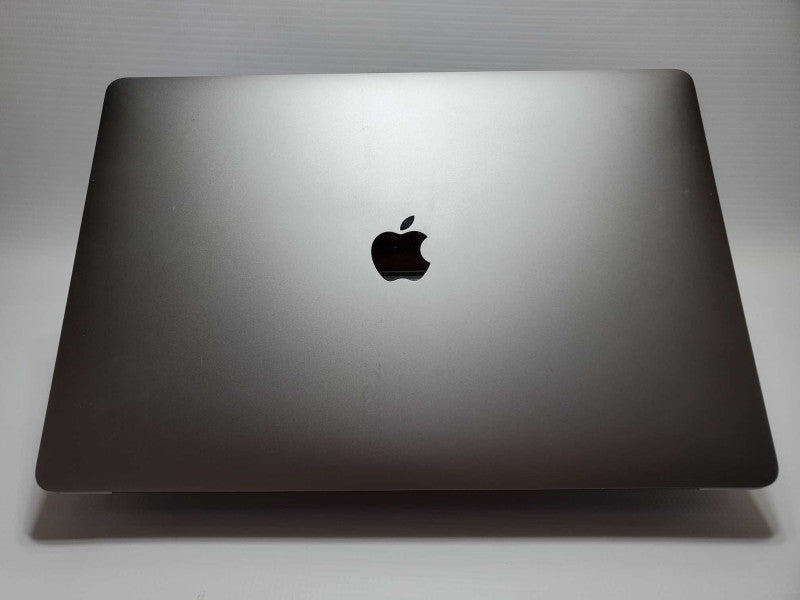 Macbook Pro 2017 15\\" Core i7-7700HQ @ 2.8GHz 16GB 250GB SSD Radeon 2 GB *READ* (