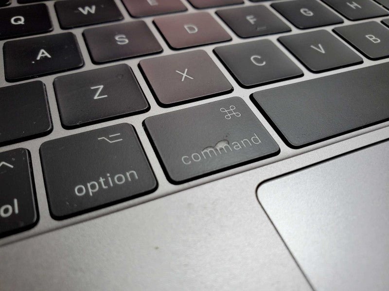 Macbook Pro 2017 13\\" w/ Touch Bar Core i7-7567U@ 3.5 GHz 16GB 250GB SSD *READ* (
